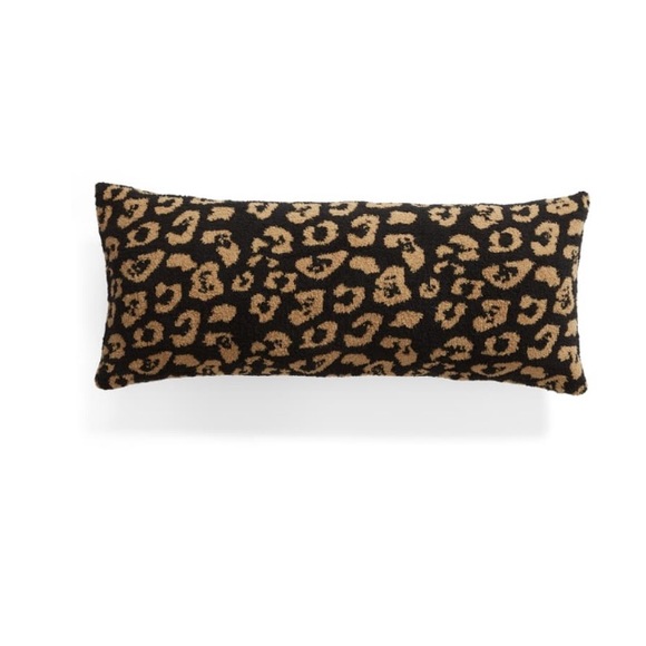 barefoot dreams pillows